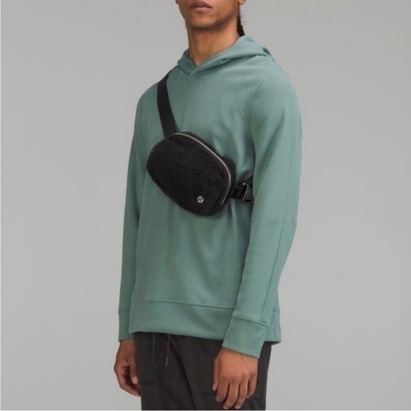 Lululemon Black Everywhere Fleece Belt Bag Silver Buckle NWT - Picture 5 of 12